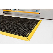 Workplace standing mats for wet areas