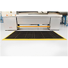 Open drainage hole rubber matting for workstation